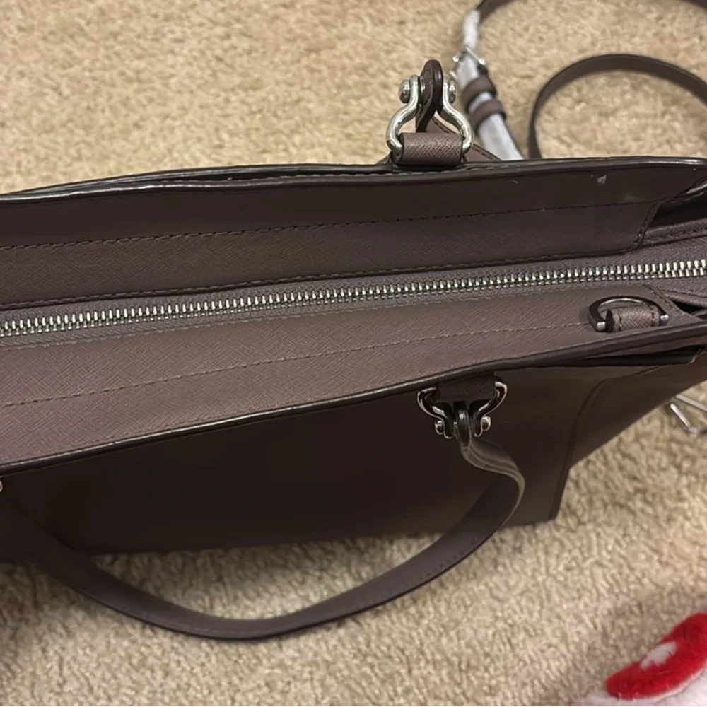 Authentic Michael Kors Handbag - Picture 8 of 9